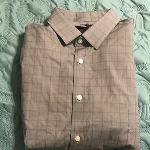 (152)NWT Mens dress shirt by Kenneth Cole. Size 17 32–33. 96% cotton 4% spandex